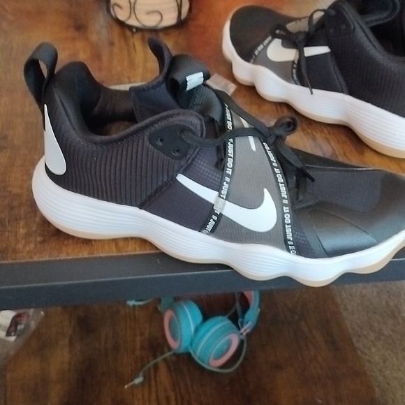 I just got an extra pair of these and I don\'t really want them so I\'m gonna sell